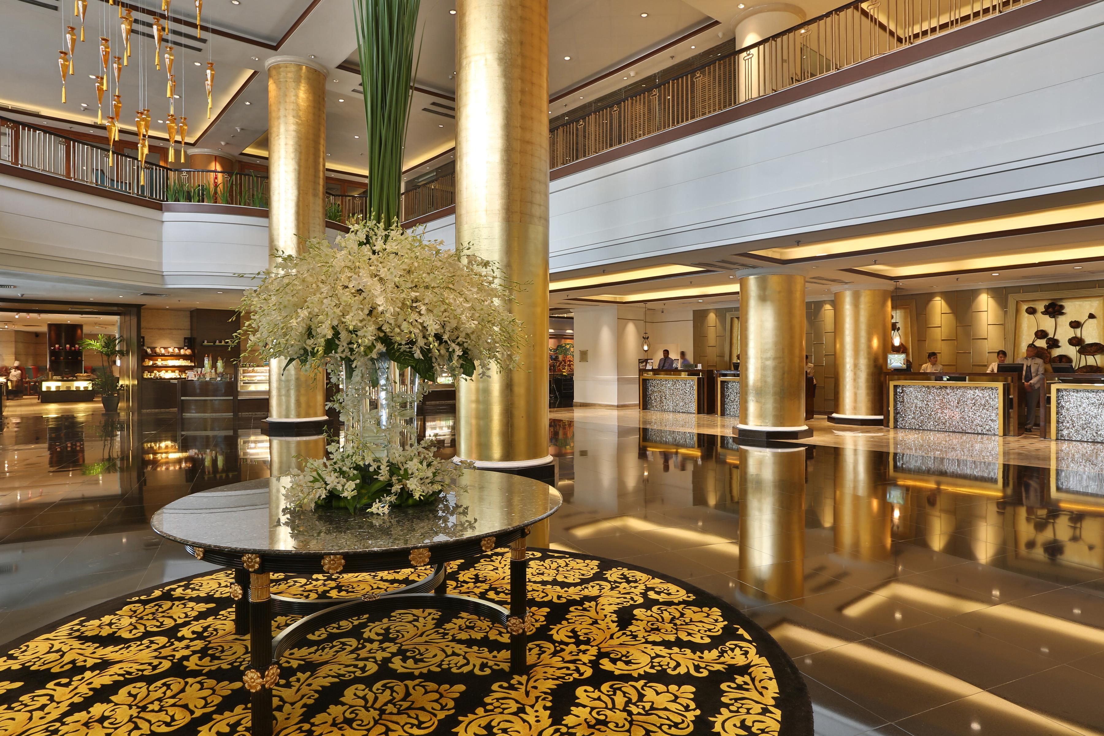 Dusit Thani Manila San Pedro Makati Exterior foto The lobby of the hotel