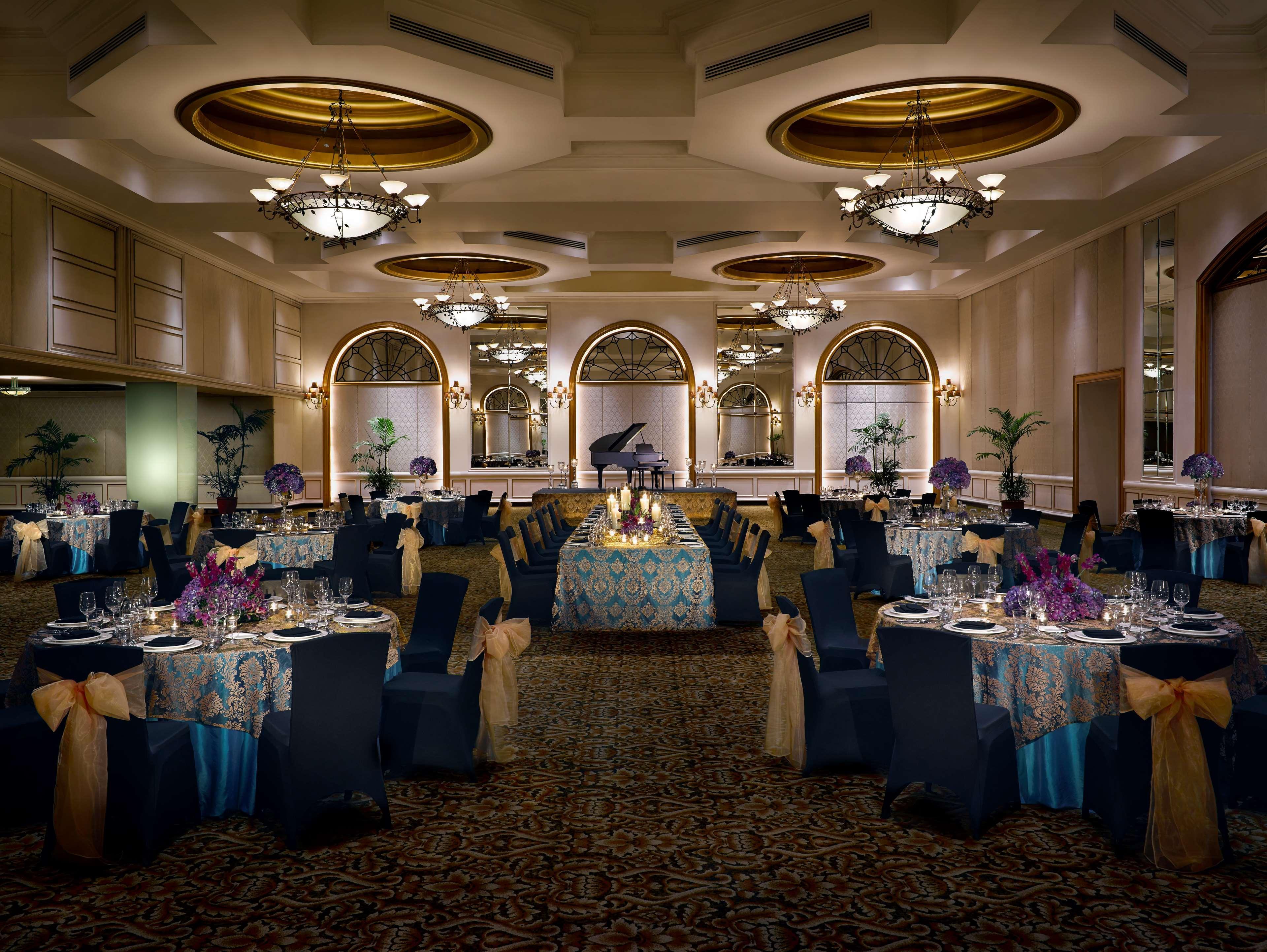 Dusit Thani Manila San Pedro Makati Exterior foto The ballroom at the hotel