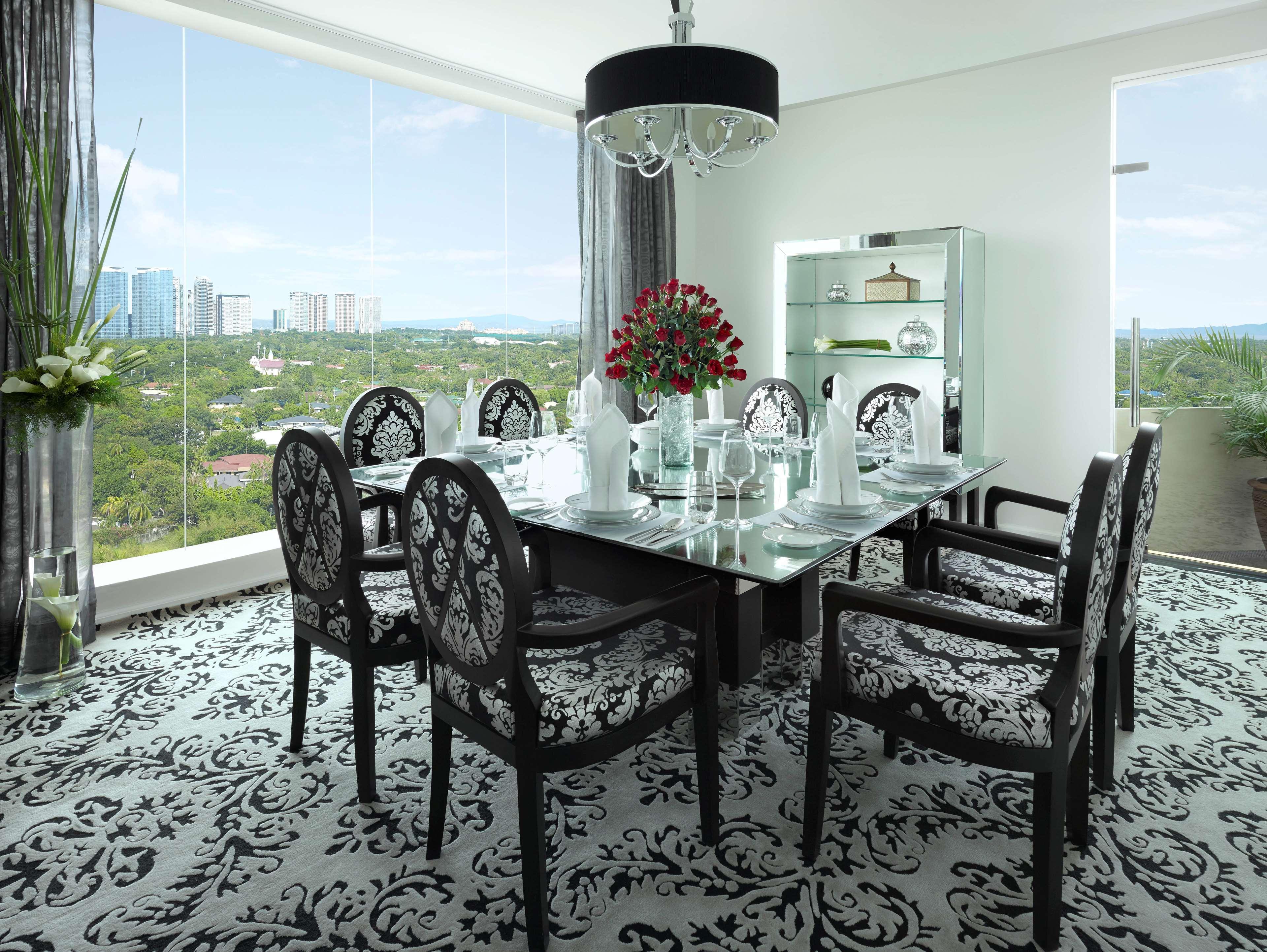 Dusit Thani Manila San Pedro Makati Exterior foto A dining room