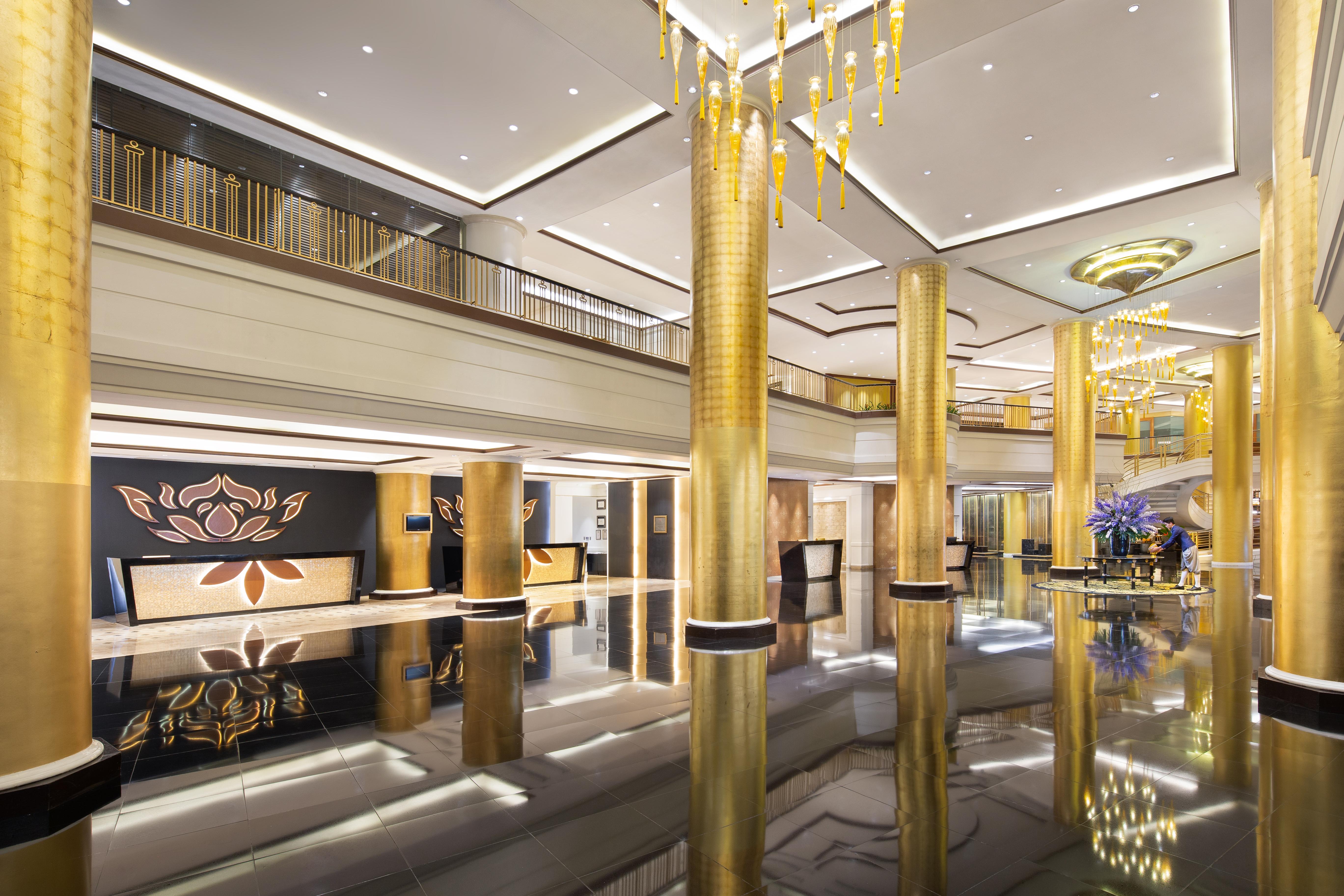 Dusit Thani Manila San Pedro Makati Exterior foto The lobby of the hotel