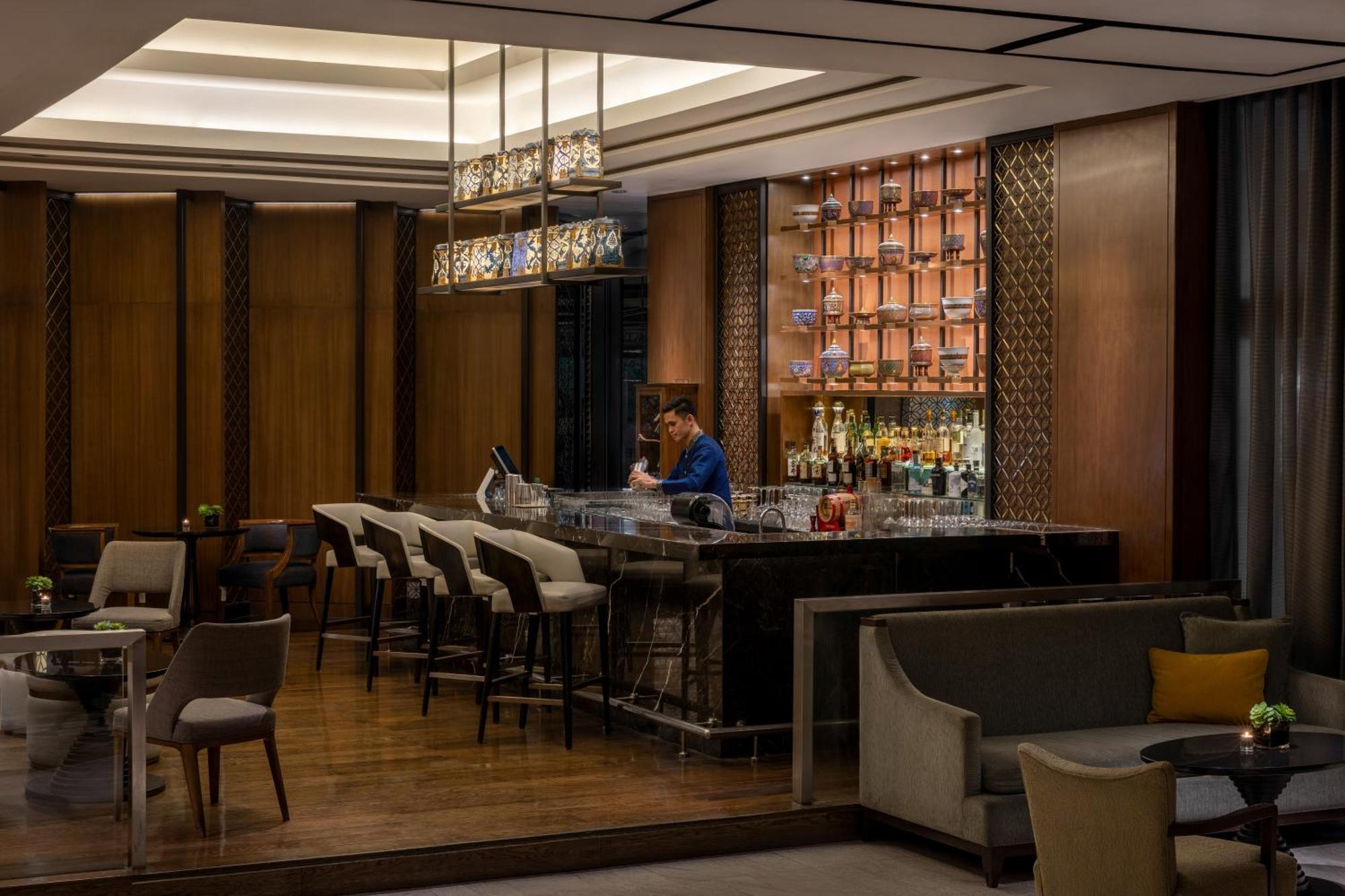 Dusit Thani Manila San Pedro Makati Exterior foto The Bar