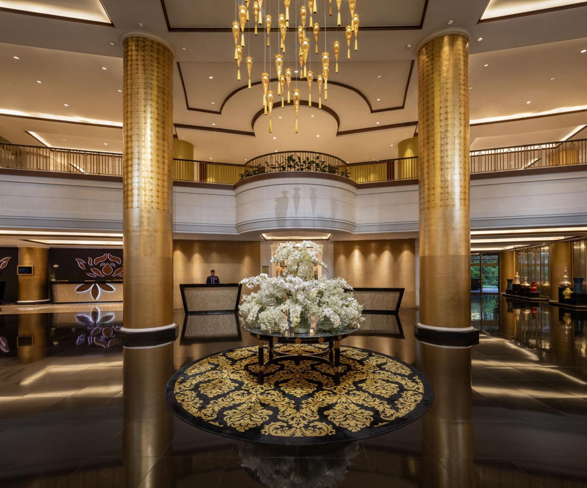 Dusit Thani Manila San Pedro Makati Exterior foto The lobby of the hotel