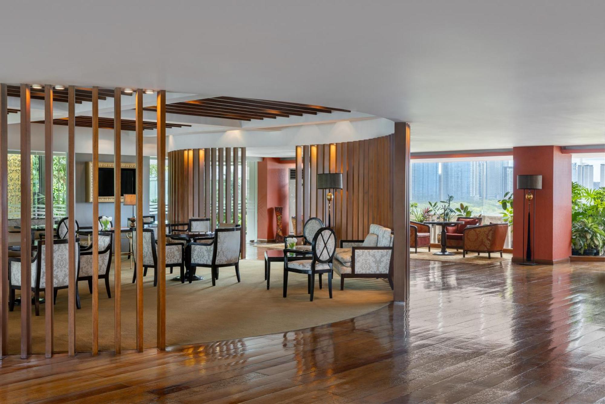 Dusit Thani Manila San Pedro Makati Exterior foto The lounge at the airport